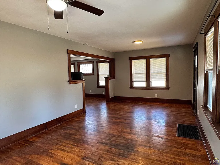 329 NW Waite St — Photo 10