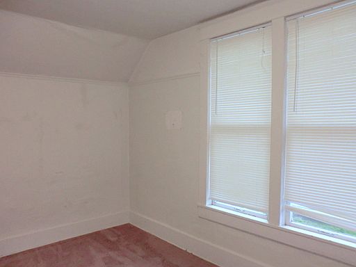 5th image of 627 N Pine St APT 3