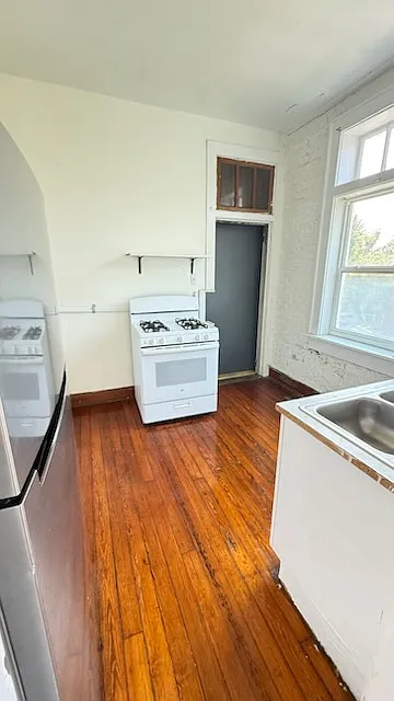 Studio, 550 sqft, $1,125 — Photo 2