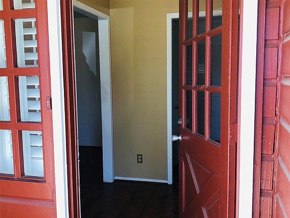 3rd image of 907 Boundry Ct
