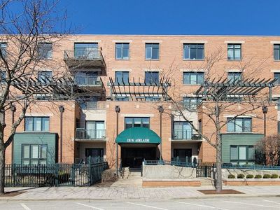 131 W Adelaide St UNIT 305, Elmhurst, IL, 60126
