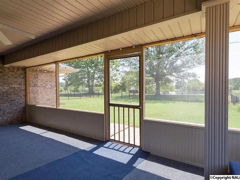 266 Village Springs Dr — Photo 2