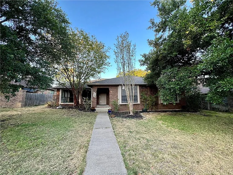 8706 Sandstone Dr — Photo 3