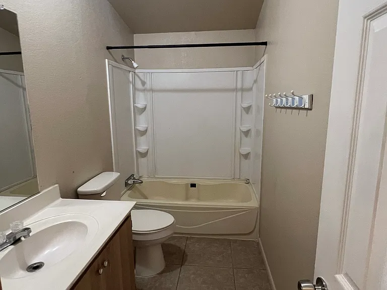 7868 N Reed Rd — Photo 31