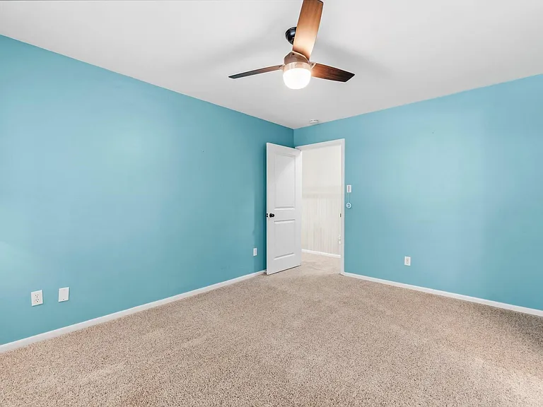 7 Elwood Hills Ct — Photo 37