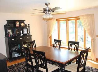 1600 W Palm Dr, Mount Prospect, IL