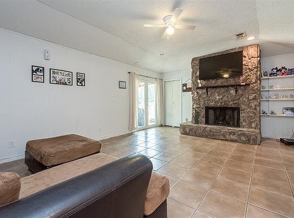 5th image of 1901 Oak Hill Dr