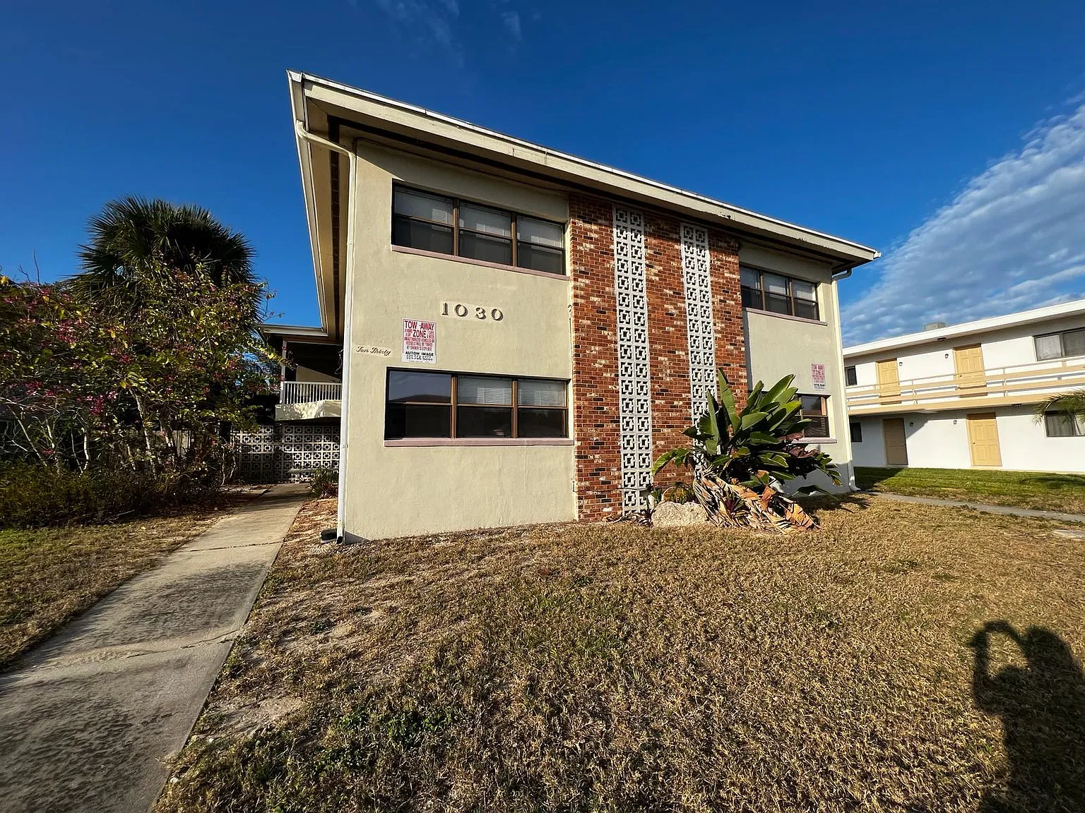 1030 Park Dr — Photo 1