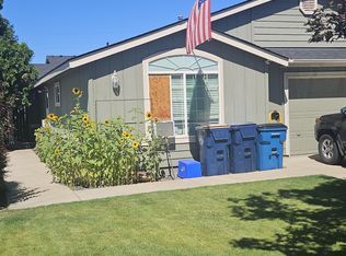 569 NE Negus Loop, Redmond, OR 97756