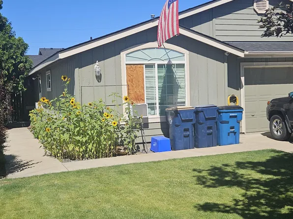 569 NE Negus Loop, Redmond, OR 97756