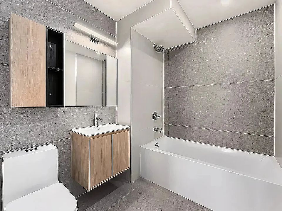 2nd image of 588 E 8th St #5L