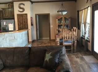 211 Rhodes Ln, Bowie, TX 76230