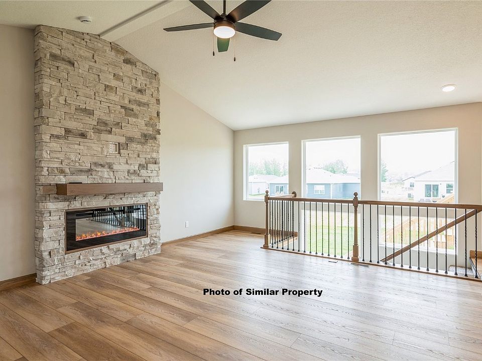 2nd image of 517 Park View Ct