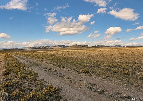 3rd image of 6065 Moffat Road