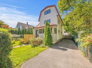 4 Maple St, Glenwood Landing, NY