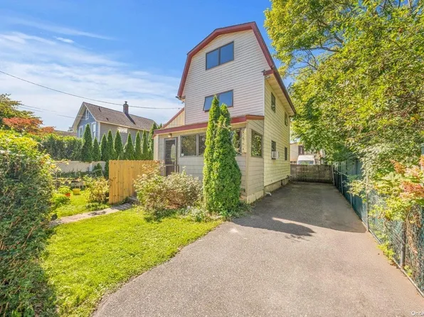 4 Maple Street, Glenwood Landing, NY 11547