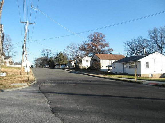 4th image of 9716 Flora Ave