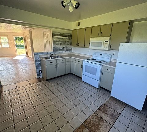 4th image of 270 Stone Rd #2