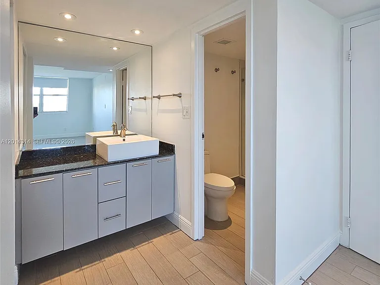 16546 NE 26th Ave #5H — Photo 11
