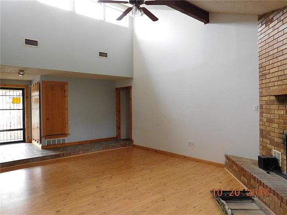5th image of 1102 Rhonda Lee St