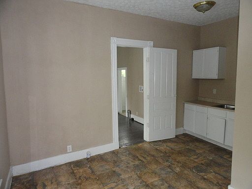 4th image of 1639 Cornell Ave
