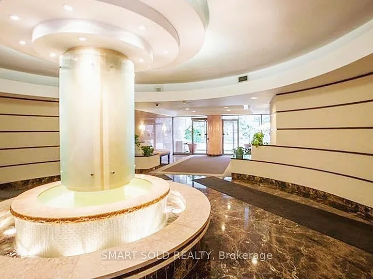 95 Prince Arthur Ave #711 — Photo 2