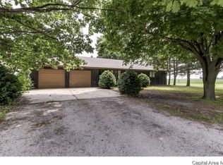 3 Washington Ct, Edinburg, IL 62531