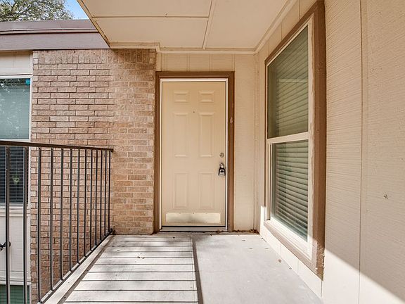 3rd image of 3824 Cibolo Dr #122B