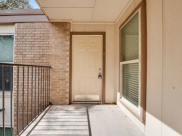 3824 Cibolo Dr #122B — Photo 3