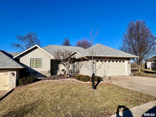 19380 Pinecrest Rd, Petersburg, IL 62675