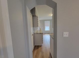 30 Beacon Ave, Holyoke, MA 01040