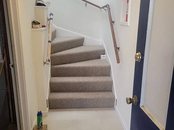 Entry / Staircase to Upper Level