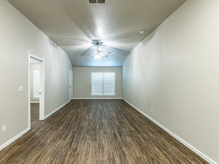 2108 N Avenue K — Photo 6