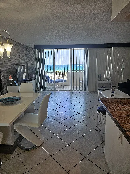 1 bed, 1.5 bath, 832 sqft, $2,500 — Photo 2