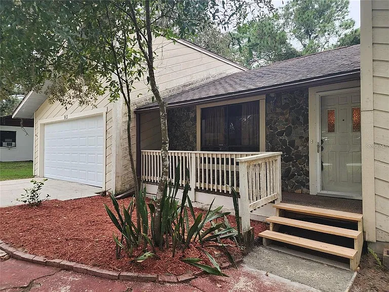 913 Russell Ave — Photo 2