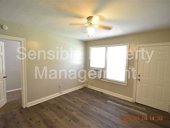 3rd image of 1435 E Paris St