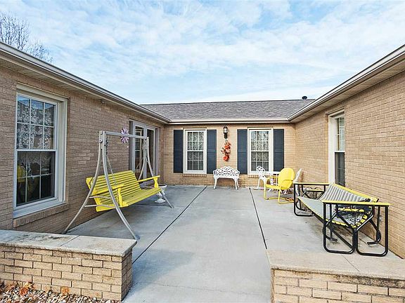 3rd image of 1325 Hickory Hill Ct