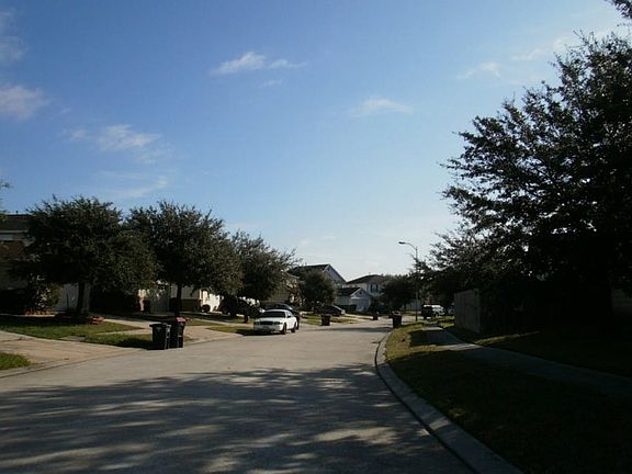 5th image of 323 Remington Bend Ct