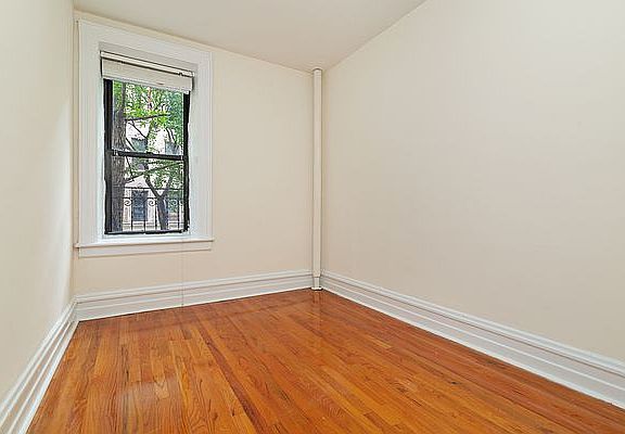 5th image of 204 W 94th St APT 4A