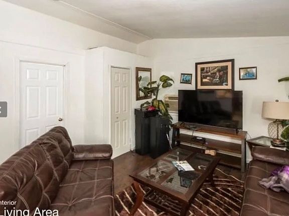 4th image of 148 Saint James Ln