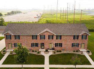 1832 Glenbridge Rd, Bloomington, IL 61704