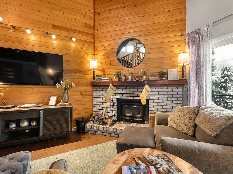 Living Room | Smart Tv | Wood Fireplace