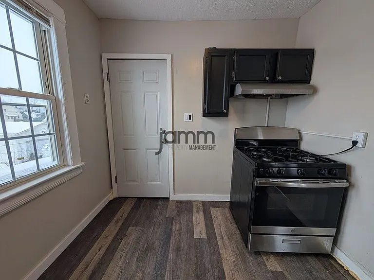 1476 W 107th St #1476 W 107TH UPPER — Photo 16