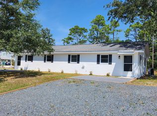 302 NE 39th St, Oak Island, NC 28465