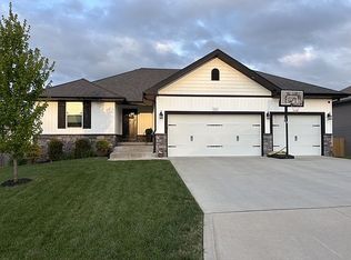 1662 N Kingfisher Dr, Nixa, MO 65714