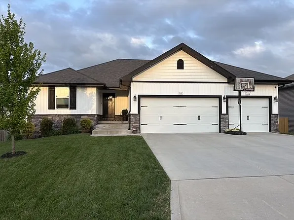 1662 N Kingfisher Dr, Nixa, MO 65714