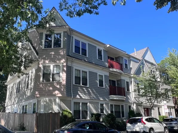 131 Green St Unit 306, Jamaica Plain, MA 02130