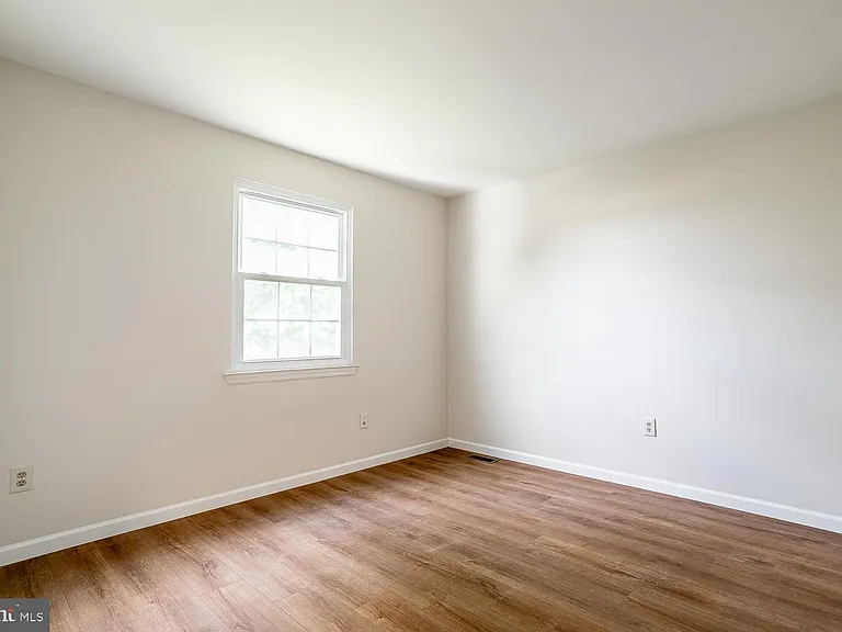 10 Honey Locust Ln — Photo 25