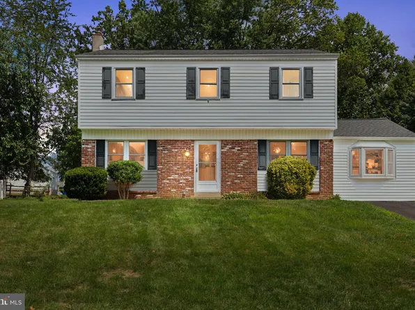 220 Pine Tree Ln, Hatboro, PA 19040