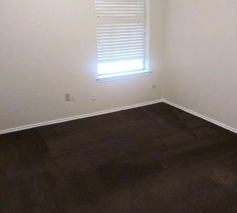 3rd image of 202 Royal Field Dr